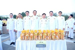 พิธีทำบุญตักบาตรบำเพ็ญกุศล เนื่องในวันคล้ายวันสวรรคต พระบาทสมเด็จพระปรมินทรมหาภูมิพลอดุลยเดช บรมนาถบพิตร