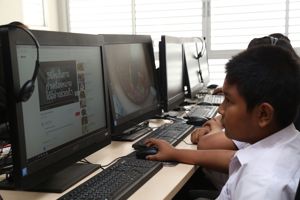 กสทช. นำสื่อมวลชนลงพื้นที่ตรวจความพร้อมและทดสอบระบบการเรียนการสอนทางไกล ระบบการรักษาผู้ป่วยทางไกลผ่านอินเทอร์เน็ตความเร็วสูง ณ ศูนย์ยูโซ่ เน็ต (USO NET) โรงเรียนบ้านน้ำโจน จ.กาญจนบุรี ก่อนเปิดให้บริการ