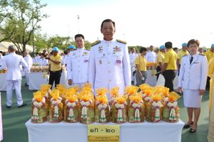 พิธีทำบุญตักบาตรถวายเป็นพระราชกุศล เนื่องในวันเฉลิมพระชนมพรรษา สมเด็จพระนางเจ้า ฯ พระบรมราชินี